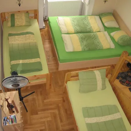 Centrum Cozy Hostel *