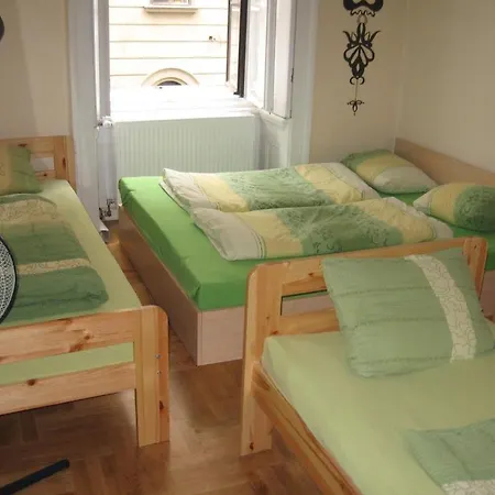 Centrum Cozy Hostal